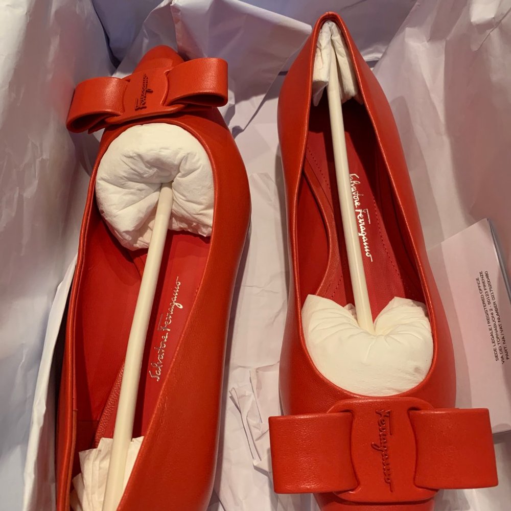 Salvatore Ferragamo New Viva with box and bag